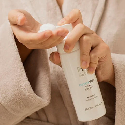 DETOXIFIER Foam with model