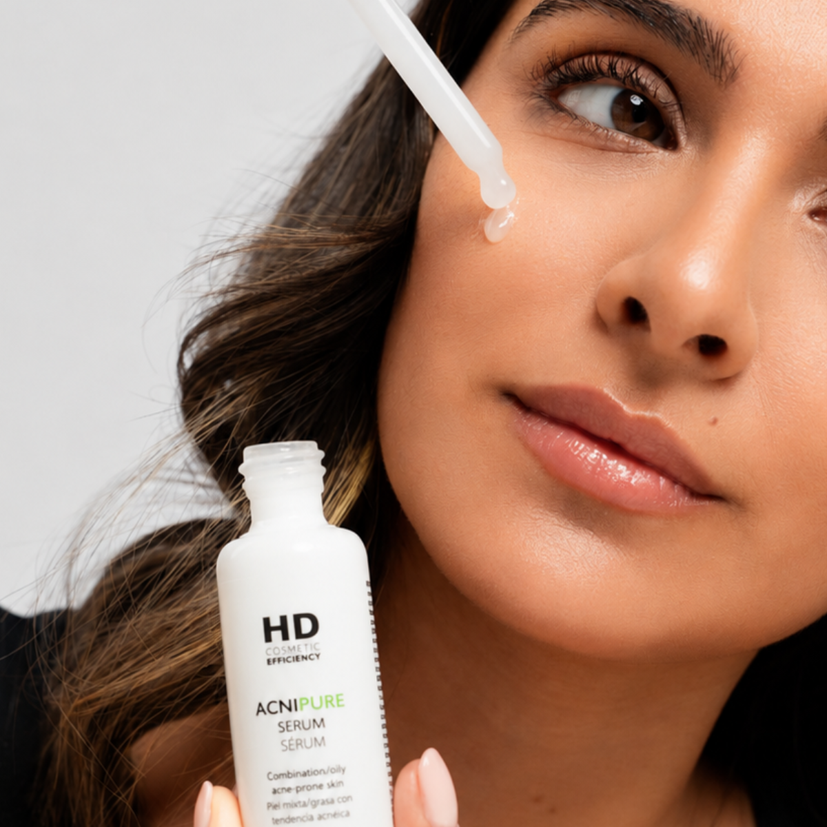 ACNIPURE Serum dropper applied to the face